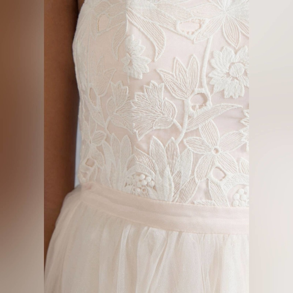 NWT Chi Chi London A Love Above The Rest Dress in Blush Pink Size 8 - Picture 3 of 8